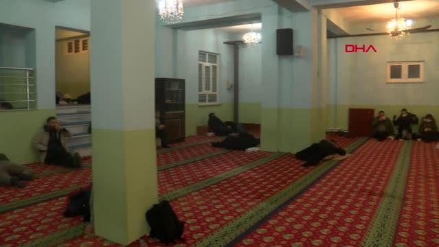 Arnavutköy'de Otel Bulamayan Mağdurlar Camilere Sığındı