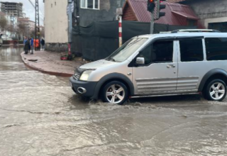 Kayseri’de Sağanak Yağış Hayatı Olumsuz Etkiledi