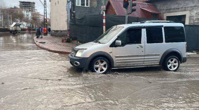 Kayseri'de Sağanak Yağış Hayatı Olumsuz Etkiledi